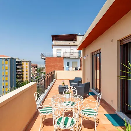 公寓 10' From The Sea, Elegant Penthouse With Terrace 卡利亚里