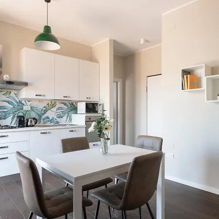 公寓 10' From The Sea, Elegant Penthouse With Terrace