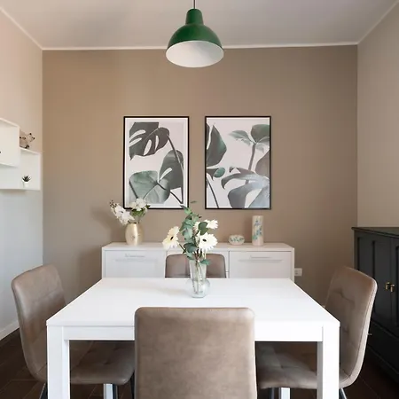 公寓 10' From The Sea, Elegant Penthouse With Terrace 卡利亚里