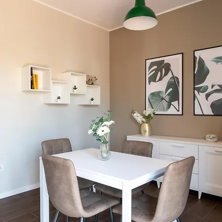 公寓 10' From The Sea, Elegant Penthouse With Terrace 卡利亚里