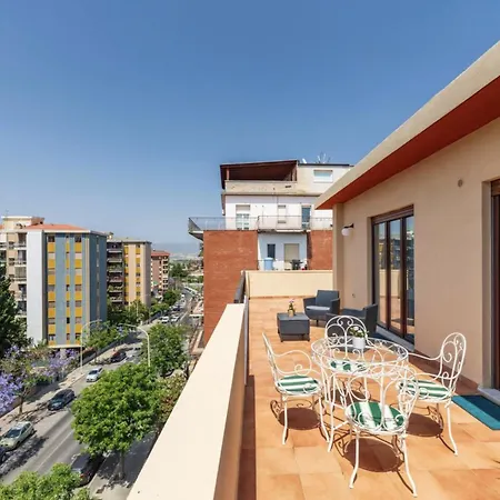 公寓 10' From The Sea, Elegant Penthouse With Terrace